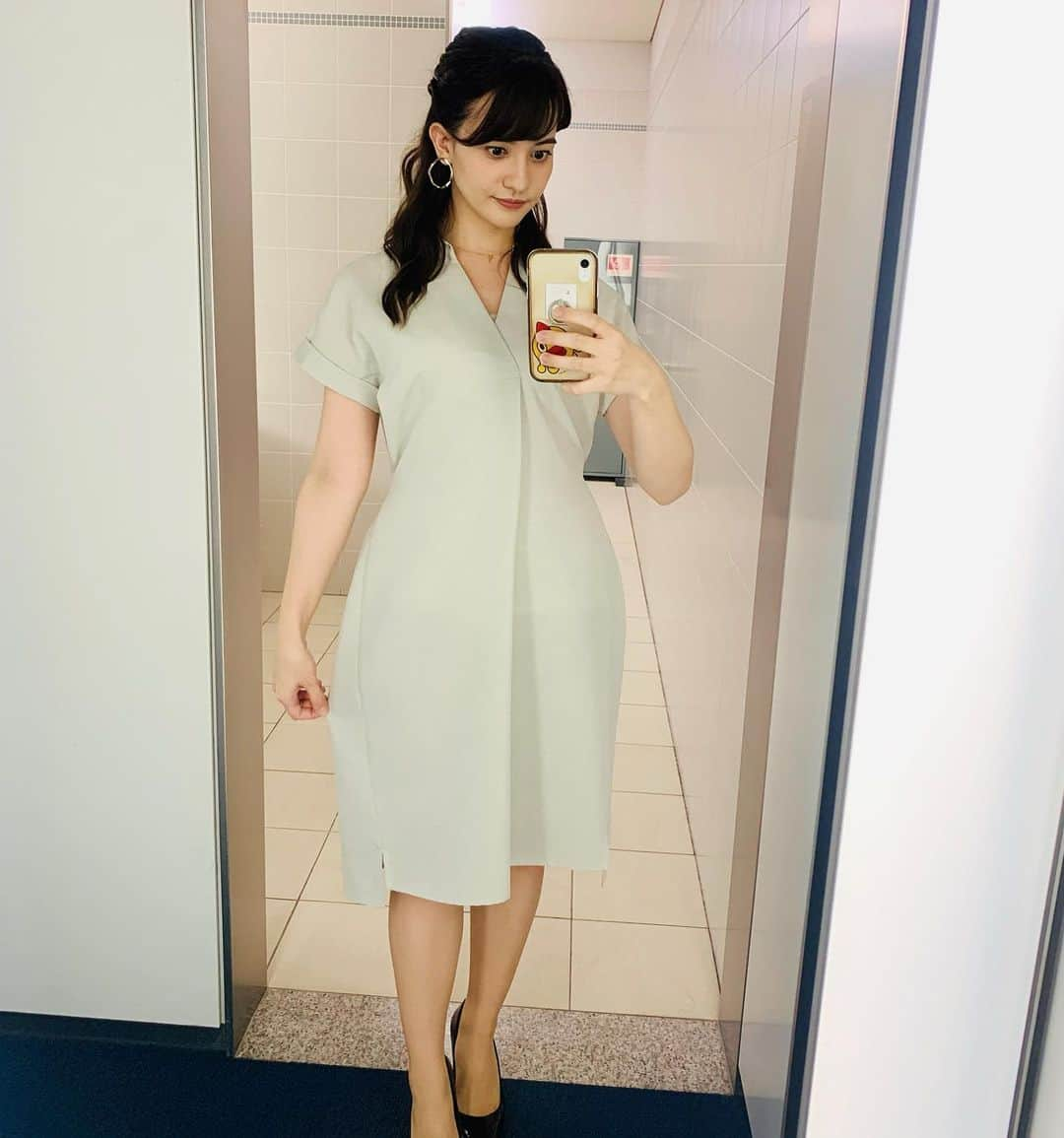 エリザベス・ハードキャッスルさんのインスタグラム写真 - (エリザベス・ハードキャッスルInstagram)「news every.衣装👗 . 8月3日(月) シンプルなワンピース！少し丸みのあるデザインがかわいいのです🤍 @rope_jp  . . 8月4日(火) オレンジのスカートって意外と使い勝手が良い🧡綺麗な色合いですよね☺️ . 8月5日(水) お気に入りだったワンピース😍形もとても綺麗でウキウキしました💓 @msgracy_official  . . アクセサリーは　@starjewelry_press  . . 素敵な衣装をありがとうございました😊 . . #日本テレビ #newsevery. #アナウンサー #キャスター #アナウンサー衣装」10月29日 15時39分 - elizabeth_hc49