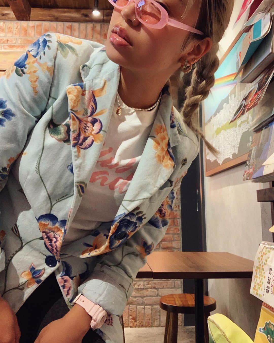 のインスタグラム：「OOTD🤓📚🌷 in love with this vintage velvet jkt!  買った場所やブランドなどblogに書きます🌸」
