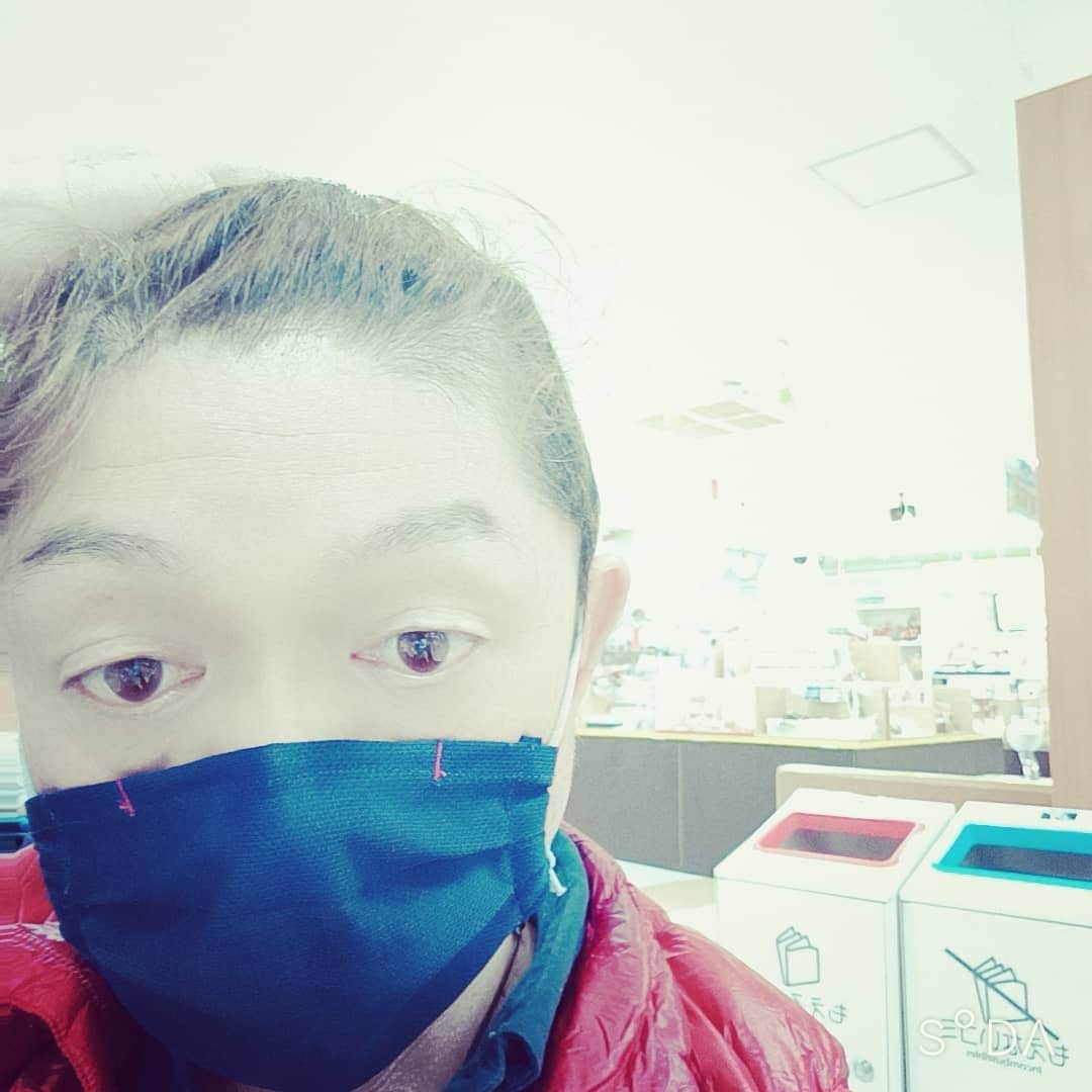 松本隆博のインスタグラム：「。 明日の2イベントと週末 乗り越えたら…少し落ち着く かも(*´罒`*)。 ジョープラでたい焼き食いますた。 今から現場打合せしてきます。 夜は俳句の会あります、明日の 為に早くめに寝ます（笑）.」