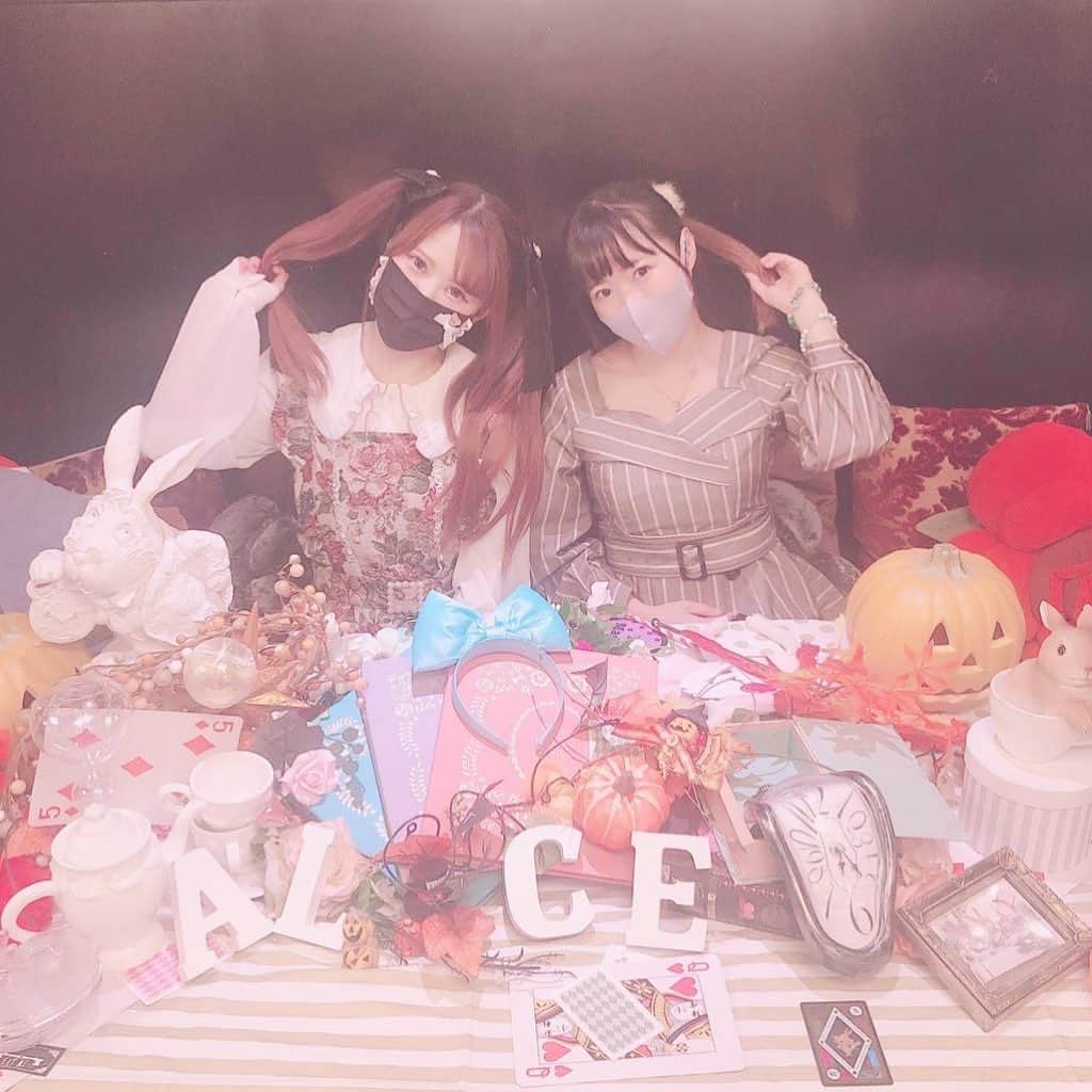 のインスタグラム：「Halloween party🎃 ♡ ♡ ♡ #halloween #halloweencostume #halloweenparty #halloweenpumpkin #アリスカフェ #古城の国のアリス #東京カフェ #映えカフェ #コンセプトカフェ #ハロウィンパーティー #池袋カフェ #alice #不思議の国のアリス #aliceinwonderland」