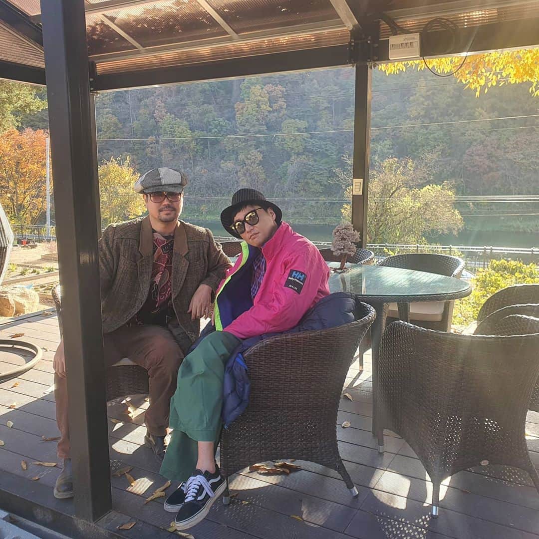 ホ・ジョンミンのインスタグラム：「#가을 #백숙 #토종닭 #괴산 #나들이 #우리회사김대표님 #촬영 #패션피플」