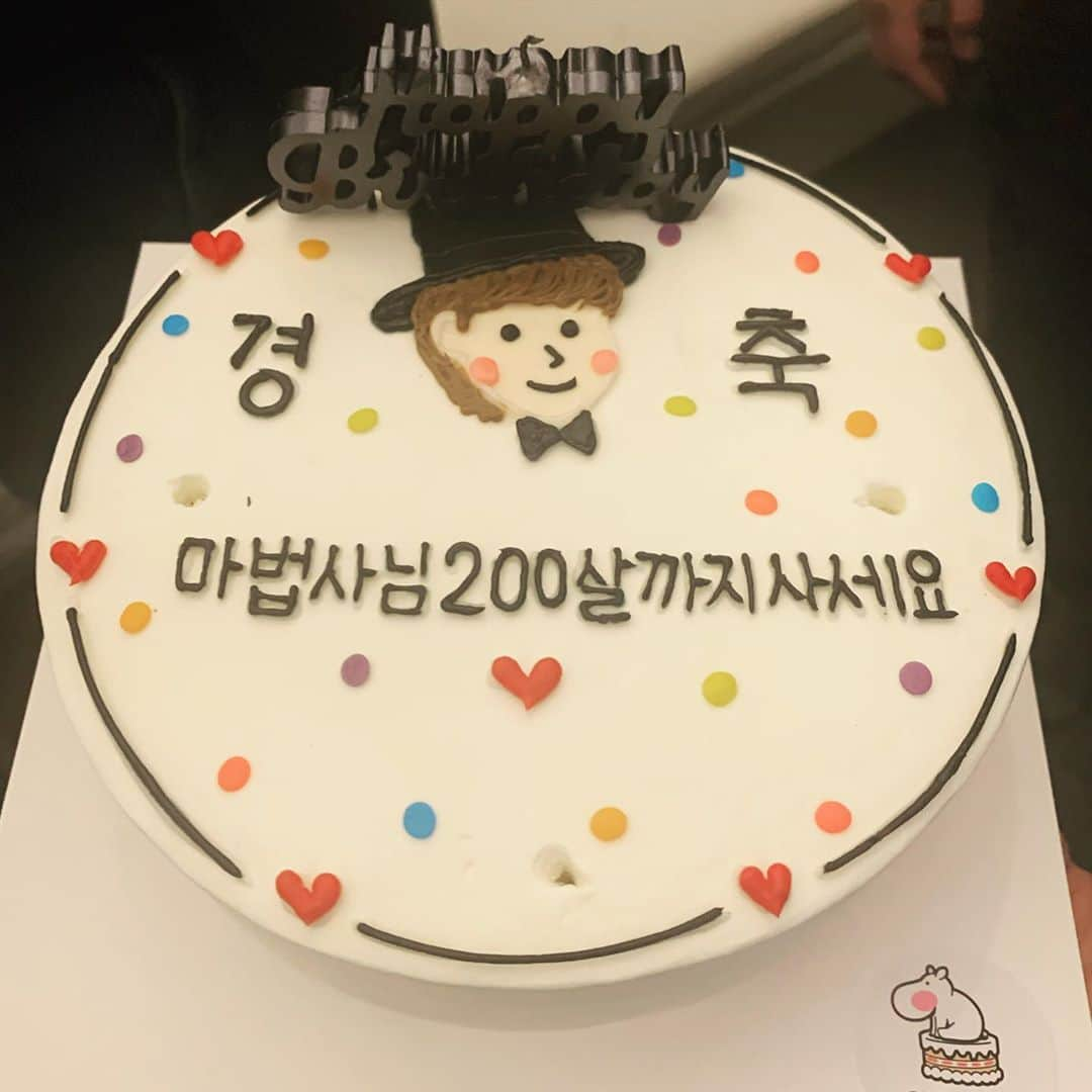 チェ・ヒョンウさんのインスタグラム写真 - (チェ・ヒョンウInstagram)「제 생일을 정말 많은 분들이 축하해주셨어요!!!!!! 축하해주신 모든 분들 너무 고맙고 감사합니다.  제 마음, 글로 표현할수 없을만큼 항상 고맙습니다!!!!!!!!!!  ❤️🧡💛💚💙💜🤍🤎  #최현우 #생일 #마법사 #200살 #마술 #magic #magician #happybirthdaytome #생신이라고하지마」10月29日 16時16分 - charmingchoimagic