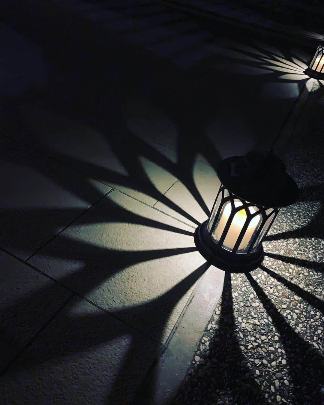 氷浦紫さんのインスタグラム写真 - (氷浦紫Instagram)「ご飯の後、海までドライブしてきたよ。星も見えるし、昼とはまた違う雰囲気で素敵だった。   #夜の海#Flower#はいむるぶしビーチ#夜の散歩#小浜島#」10月29日 16時16分 - yukalihiula