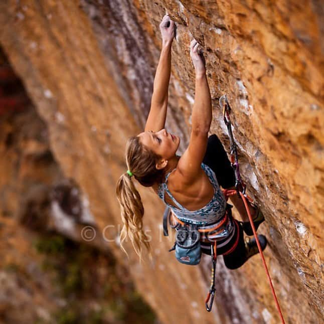 サッシャ・ディギーリアンさんのインスタグラム写真 - (サッシャ・ディギーリアンInstagram)「🍂 - - -  #womenwhoclimb #climbinglife #climber #climbon #climbingmountains」10月30日 3時19分 - sashadigiulian