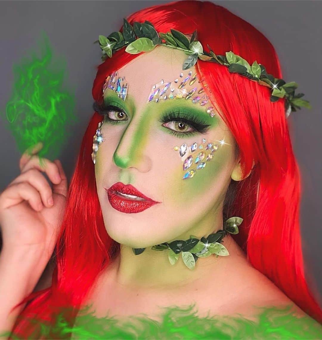 LiveGlamさんのインスタグラム写真 - (LiveGlamInstagram)「The countdown to #Halloween begins 🎃We are 💀 over this #poisonivy look @glambygabriellek_ created using our “Bloom” lippie 💋 Add some glitter to any #LiveGlam lip product the bring your #spooky glam to the next level! 💚✨ #LiveGlamFam」10月30日 3時13分 - liveglam