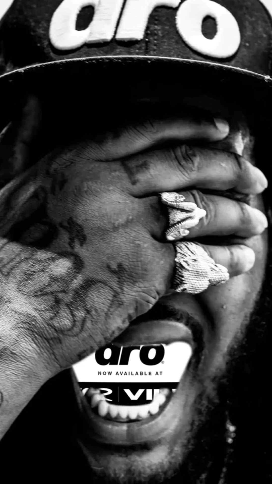 ワカ・フロッカ・フレイムのインスタグラム：「@drolife now at @dtlrvilla #lifestyle #clothing 🛹」
