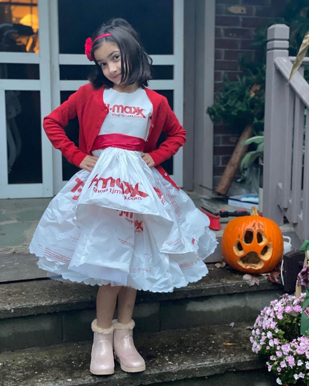 T.J.マックスのインスタグラム：「We can’t get enough of this #minimaxxinista! Best 👏 Costume 👏 Ever (📷: @danvolks99)」