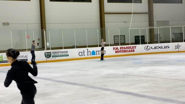 アシュリー・ケインのインスタグラム：「The show must always go on #figureskating」
