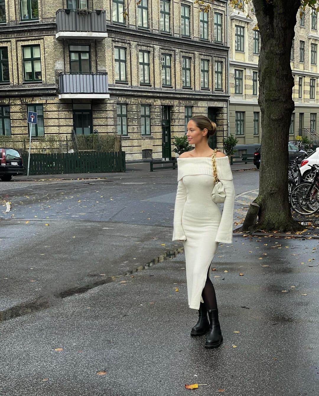 Mathilde Goehlerのインスタグラム：「Reklame.. Rainy days, meetings, good people around me, what’s not to be grateful for 🤍 @cultgaia」
