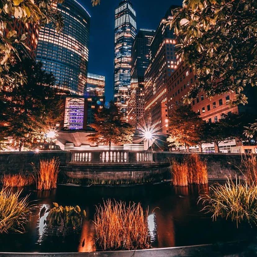 サッチン+バビさんのインスタグラム写真 - (サッチン+バビInstagram)「Autumn in NY❤️. One World Trade Center. #nyc, #livingthedream, #bigapple  Credit: @secret_nyc」10月30日 2時23分 - sachinandbabi