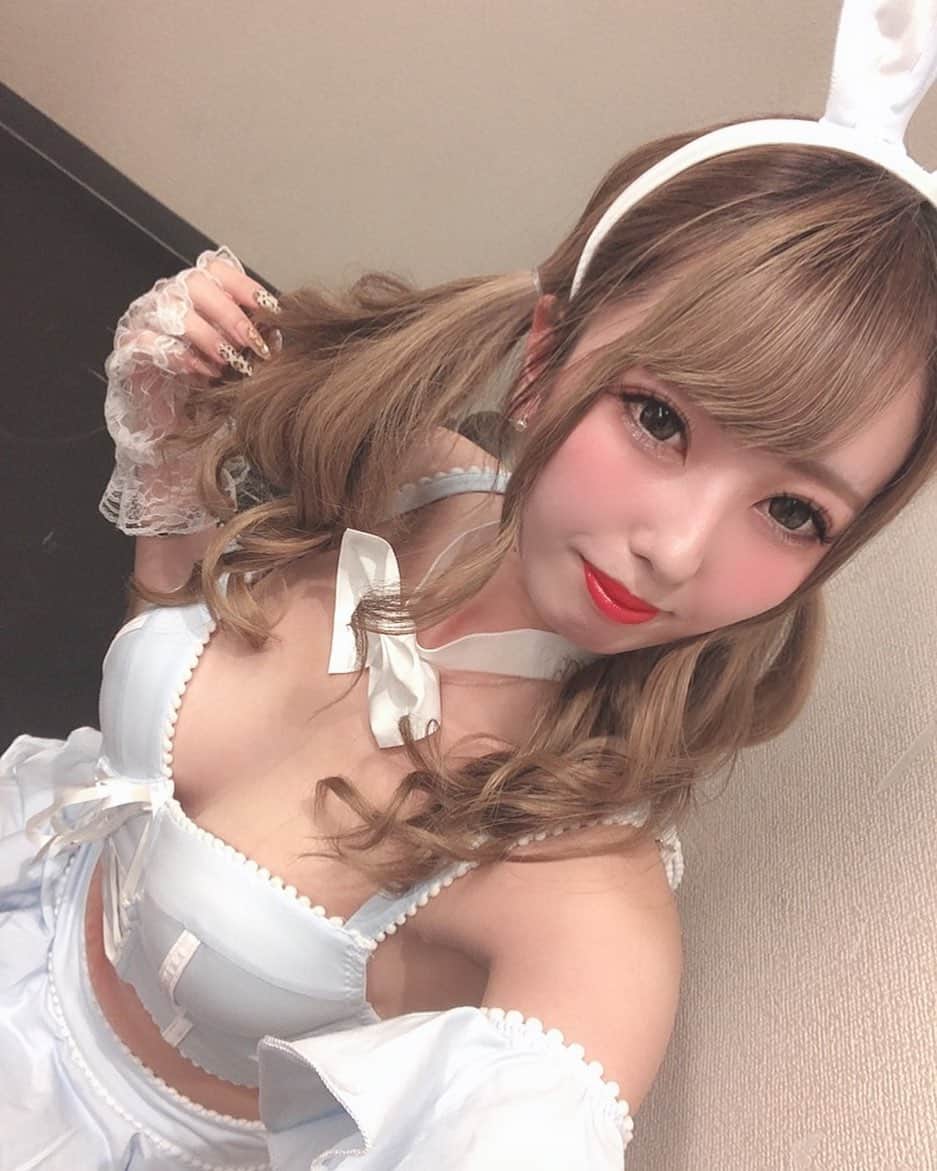 ゆんのインスタグラム：「🎃 . 30、31日はハロウィンイベントだよ！ . 去年はポリスとバニーちゃんと特攻服した🙈💕 . 今年は2日間何するかお楽しみにしてください！🤣 . #ガーデン #ガーデン川崎 #川崎 #横浜 #新宿 #歌舞伎町#六本木 #銀座 #名古屋 #ミナミ #北新地 #神奈川 #すすきの #キャバクラ #キャバ嬢 #ガールズバー #シャンパン  #水商売 #夜職 #キャバ嬢メイク #キャバ嬢ヘアメイク #キャバドレス #ドレス #いいね返し #キャバ子ちゃんには騙されない #キャバ子ちゃん #ポケパラ #ポケパラ関東 #ハロウィンコスプレ #ハロウィン」