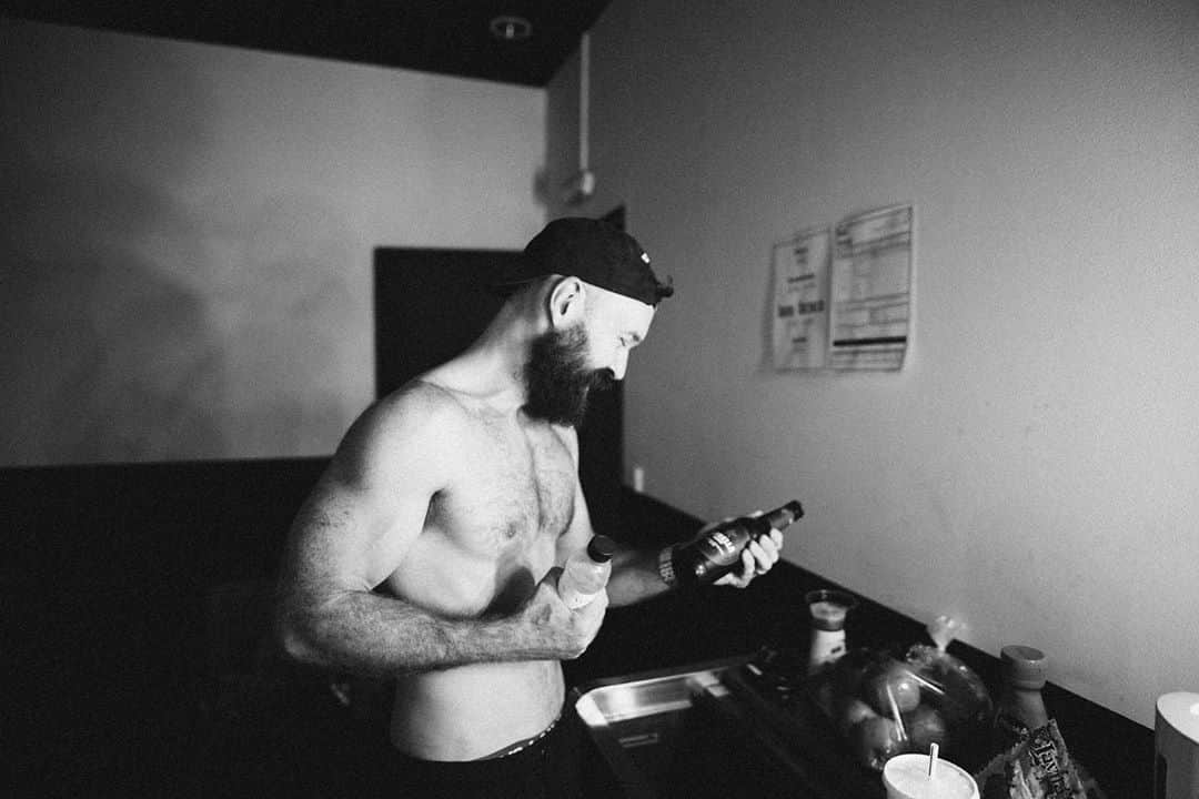 Don Brocoのインスタグラム：「Happy birthday to our number one beefcake @si.delaney 🍺🐮🎸」