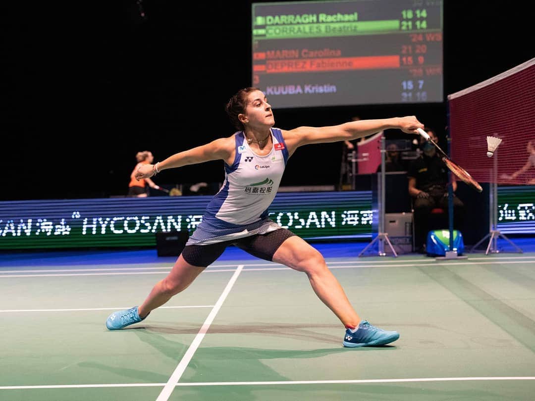 キャロリーナ・マリンのインスタグラム：「Quarterfinals! 💪 Let's go! 🔥  Cuartos de final! 💪 Vamos! 🔥 #PuedoPorquePiensoQuePuedo  📸 Sven Heise  SaarLorLux Badminton Open」