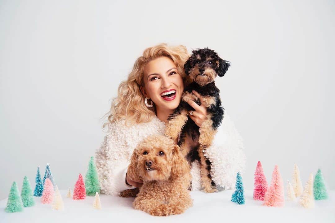 トーライ・ケリーのインスタグラム：「TONIGHT’S THE NIGHT! i cant wait for you guys to hear all the songs on my very first christmas album!!🙈🥰 aaahhhhh!!!🎄✨  this is 1 of my favorite pics from the album booklet! (pretty sure we were all looking at @andremurillo lol)」