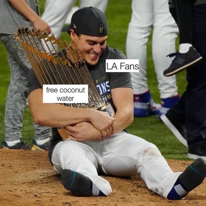 Vita Coco Coconut Waterのインスタグラム：「When Kiké wins, LA wins. Free Vita Coco for LA sports fans, because an epic celebration requires an epic hangover cure.   How it works: 1. Buy a Vita Coco bottle  2. Redeem offer at link in bio 3. Get your money back   Terms and conditions apply. Valid while supplies last.」
