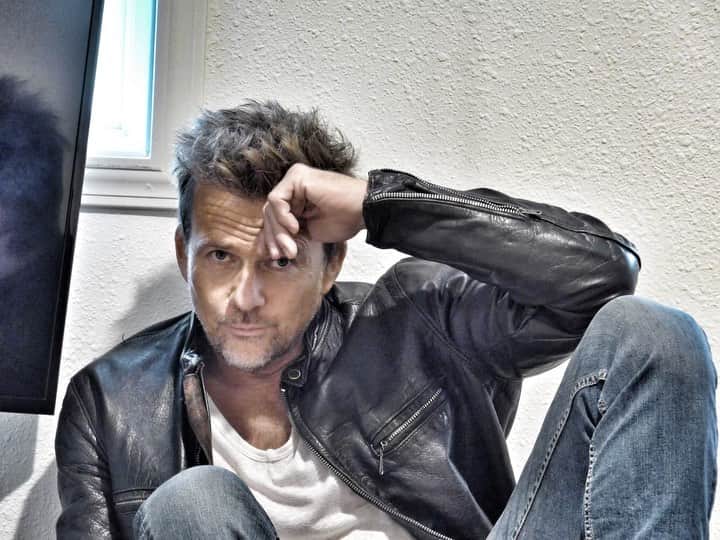 ショーン・パトリック・フラナリーのインスタグラム：「Jibs McCaffrey had a flaming hot hit single in 1995. And here he is 25 years later... charred and burned. Swipe right for him in ‘95. Dude put up numbers that would make Gerardo weep. 🤟🏼🤟🏼🤟🏼🤟🏼🤟🏼#ROCKME #JibsPutUpSomeNumbers ... Stay tuned.」