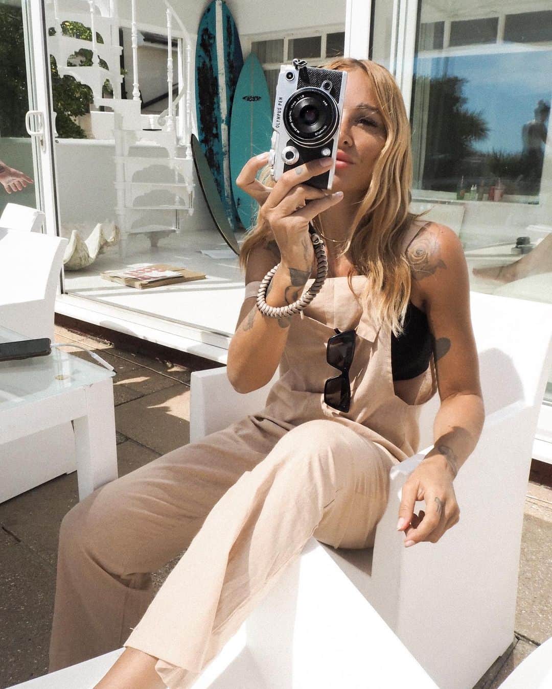 ルー・ティーズデールのインスタグラム：「Candid club... 📷」