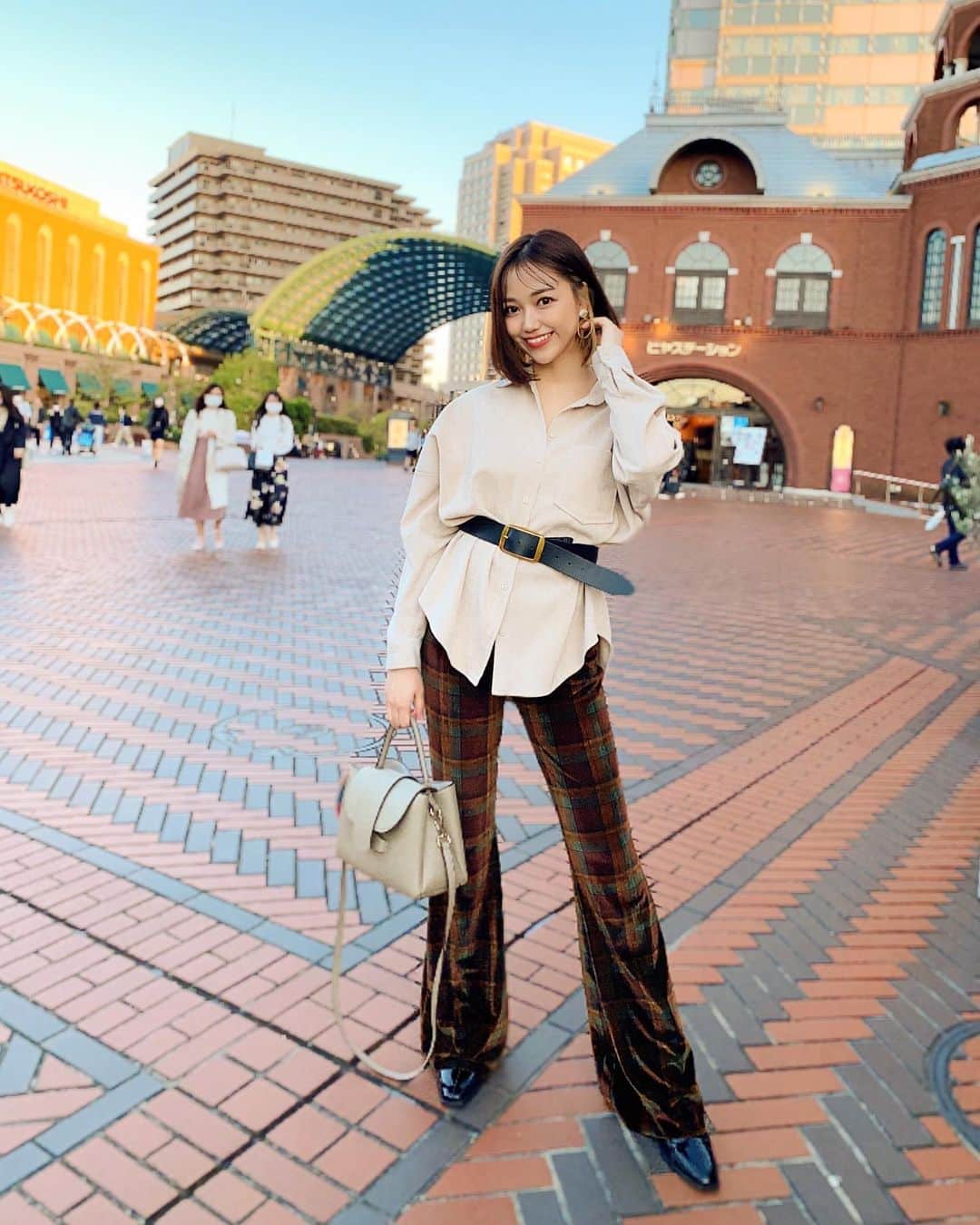 のインスタグラム：「恵比寿ガーデンプレイスでお散歩🚶‍♀️ このパンツお気に入り過ぎてどんだけ使い古してるんだよってくらい毎年ずっと使ってる😂❤️ @zara の😂❤️  気に入らないものはほとんど着もしないくせに 気に入ったものはずっと使い続ける派☺️✋  #拘りが強い#笑#恵比寿ランチ #恵比寿カフェ #恵比寿ガーデンプレイス#コーデ」