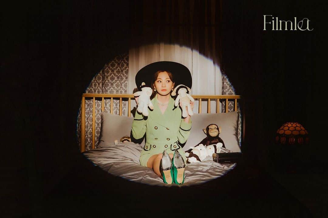 アン・ジヨンさんのインスタグラム写真 - (アン・ジヨンInstagram)「/ @siyoung.song  볼빨간사춘기 Single Album 'Filmlet'🎬 2020.11.04 6PM Release  [Concept Photo #2]  #볼빨간사춘기 #Filmlet #ConceptPhoto #DancingCartoon #BOL4 #ShofarMusic」10月29日 18時14分 - hey_miss_true