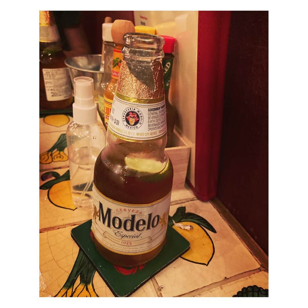 林幸治さんのインスタグラム写真 - (林幸治Instagram)「モデロエスペシャル。メキシコのビール。とても美味しい。🇲🇽  投稿とは関係ありませんが、告知を失礼します。↓  いよいよ明日！  10/30(金)Northern Boys Streaming show vol.3ゲスト　ジョンB（ウルフルズ）& 真城めぐみ（ヒックスヴィル）  【配信】¥2,500 & 投げ銭有り 開場 19:30／開演 20:00  観覧チケットでご来場頂き配信チケットもご購入頂くとキャッシュバックも moonromantic.com/?p=45149  詳細は月見ル君想フのHPから。  #美味いビール #モデロエスペシャル #月見ル君想フ」10月29日 18時25分 - tct_koji_hayashi