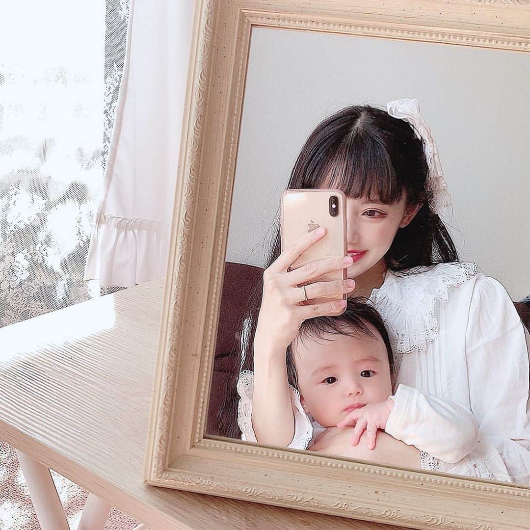 酒元麻衣（まいへー）のインスタグラム：「26日で27歳になりました🎂 よき母になれるよう努力する年にしたいです👶🏻 誕生日当日は家族でお出かけできて嬉しかったです🤍誕生日は写真一枚も撮らなかったので今日撮ったアプリで別人になったツーショットで👶🏻🤍笑 27歳の私もよろしくお願い致します🙇‍♀️」