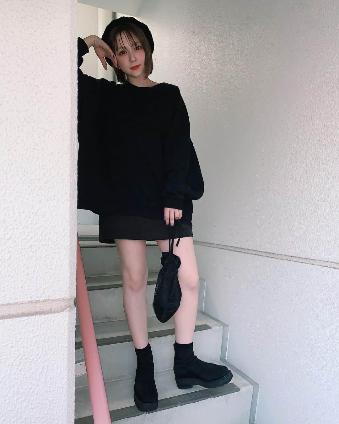 村重杏奈さんのインスタグラム写真 - (村重杏奈Instagram)「全身真っ黒だった日。 同じような写真何枚もドーン💥」10月29日 18時21分 - hktanna4848