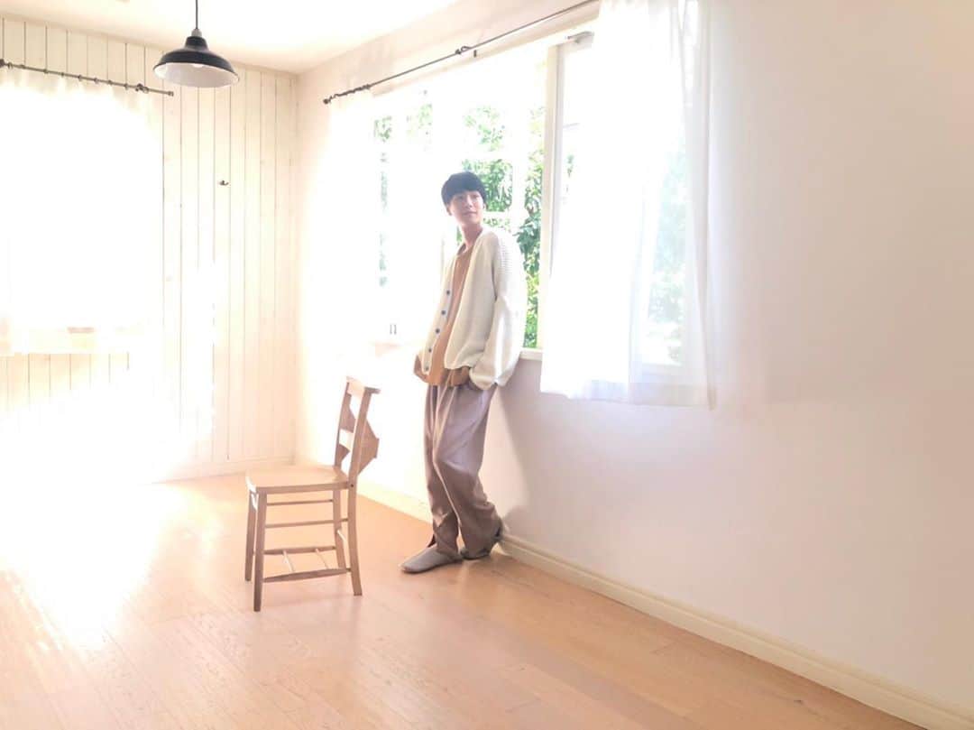 黒羽麻璃央さんのインスタグラム写真 - (黒羽麻璃央Instagram)「ホットのカフェオレ好きそう」10月29日 18時43分 - mario_kuroba