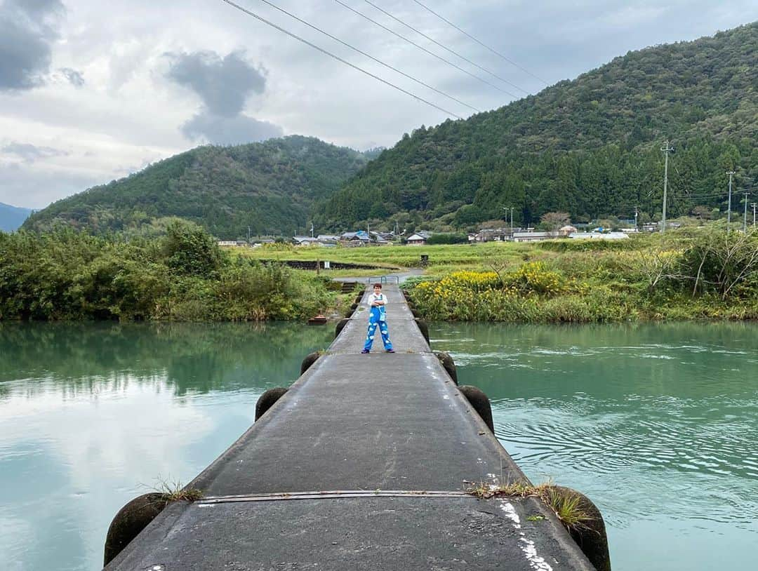 マーティンさんのインスタグラム写真 - (マーティンInstagram)「. うまいもんジャーニー高知編、いかがでしたでしょうか！ 大自然を感じた高知県四万十川より！！！  明日からは鹿児島県のうまいもん！！！  んーー、鹿児しマーティン！！！  #ZIP! #うまいもんジャーニー #高知県 #鹿児島県 #yesマーティン #いただきマーティン」10月29日 18時35分 - martin.world