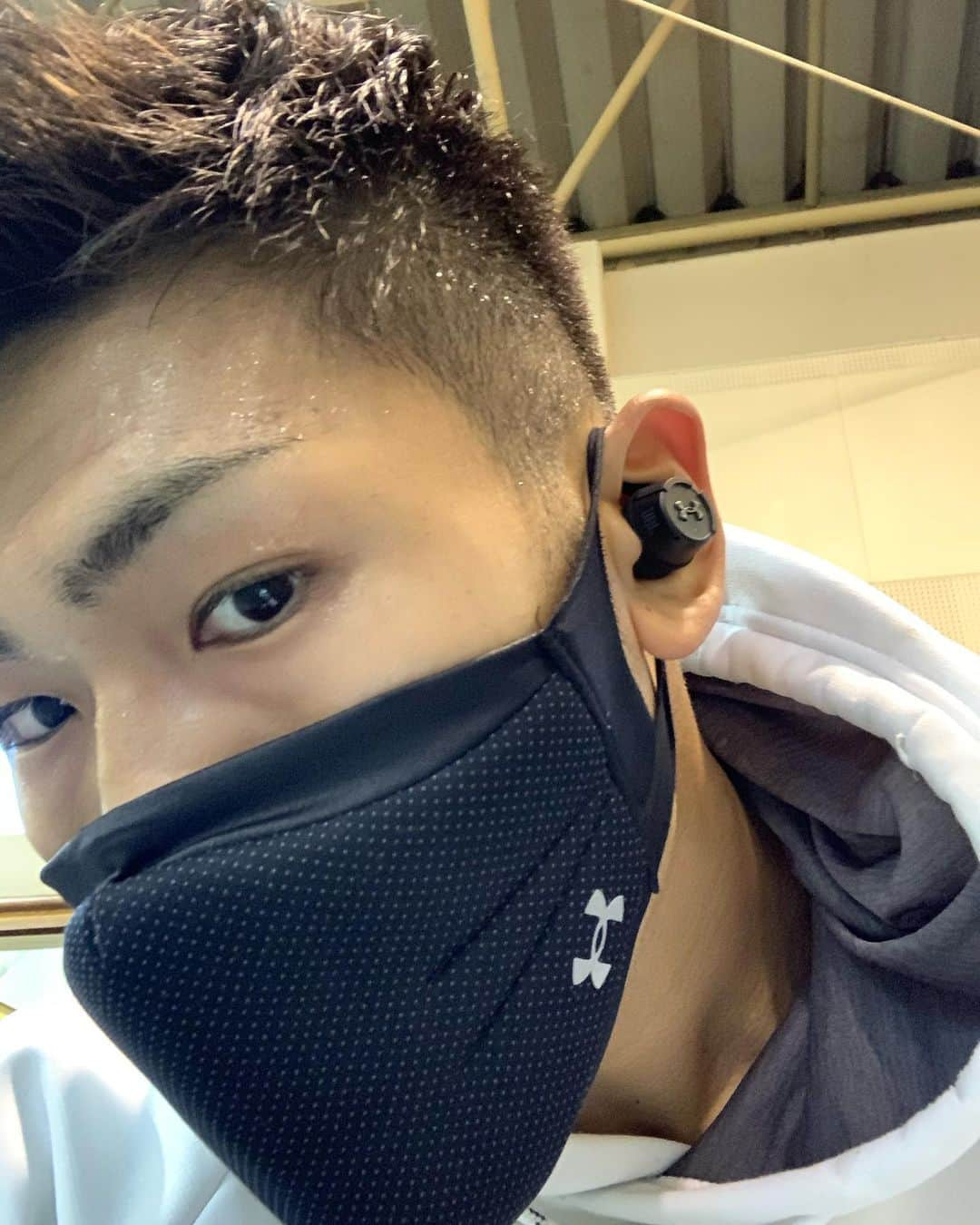 森脇唯人のインスタグラム：「君色黒で鬼イケメンじゃねえか！！  イヤホンの話ね。  　　　  #JBL #underarmour #いかしてる #湯船浸かりながらも聴いてる #防水」