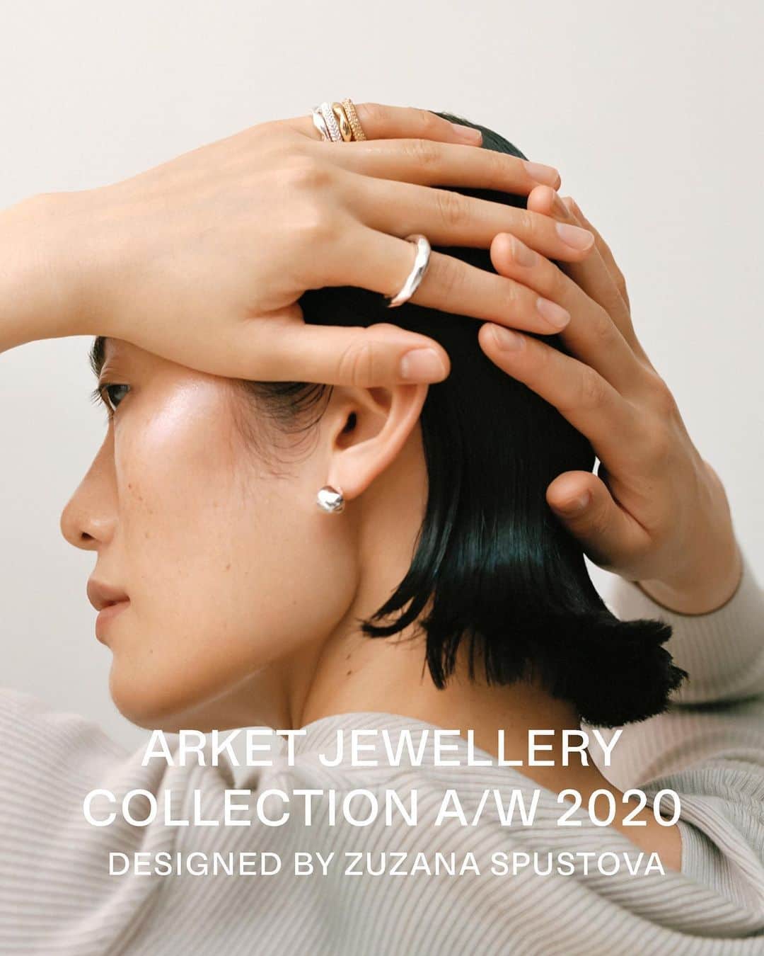ARKETさんのインスタグラム写真 - (ARKETInstagram)「The first ARKET Jewellery collection features elegant day-to-night pieces for women and men created by Oslo-based designer @zuzanaspustova. Intuitive and thought-provoking, the jewellery transcends the categories of casual and evening wear. The pieces can be worn in endless combinations to create a signature look – an elegant complement to the modern wardrobe, with a refined touch of sparkle. Explore the full collection: link in bio. - #ARKET #jewellery」10月29日 18時39分 - arketofficial