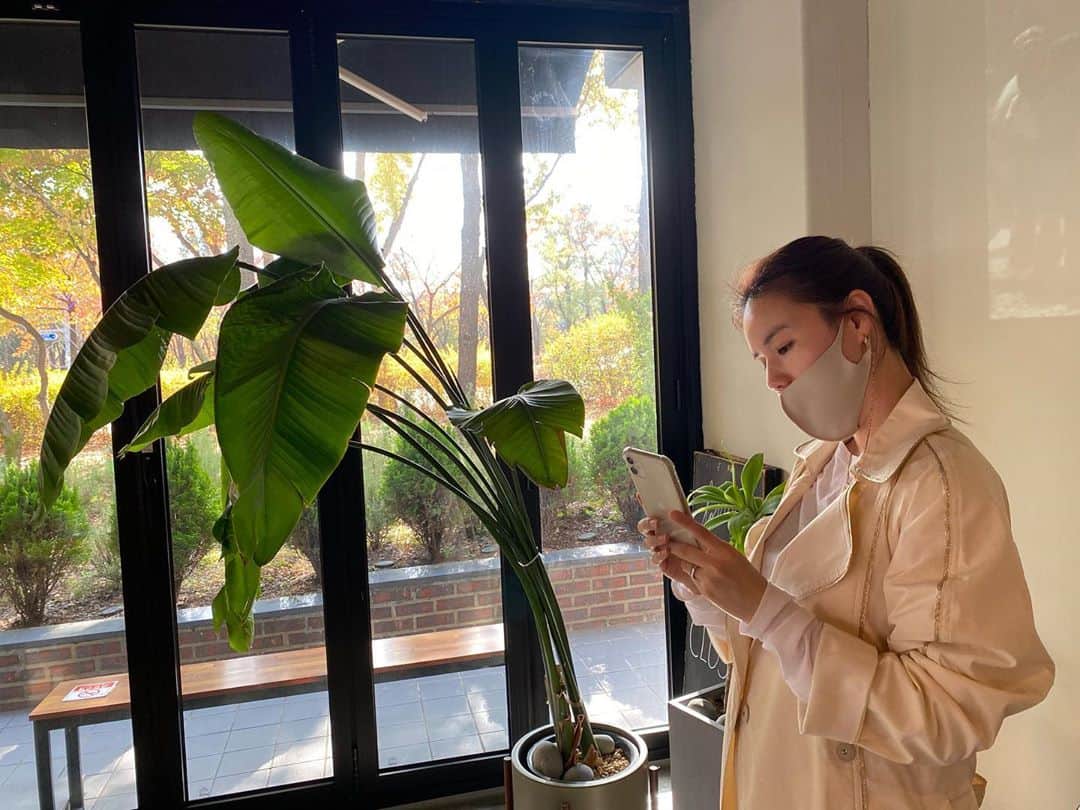 パク・シウンのインスタグラム：「💚🤍💛🧡❤️」