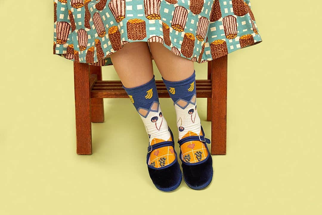 marbleSUD(マーブルシュッド) のインスタグラム：「原宿店にて開催中の「gochisou」のPOP UP SHOP。いよいよ来週11月2日から、静岡店でもスタートします！ 🥐 【POP UP SHOPのお知らせ】 芸術の秋！といえば、marble SUD恒例の秋のアートイベント。今年は原宿店と静岡店にて、テキスタイルブランド「gochisou」によるPOP UP SHOPを開催いたします。 🍞 「gochisou」は食をテーマにデザインするテキスタイルブランド。私たちの身近にある“テキスタイル”と、人間が生きていく上で欠かせない“食”とが結びつき、普段意識されない“食”に対する態度や考え方、興味を持つきっかけとなるようなテキスタイルを提案されています。 🥖 テキスタイルという視点から食べるものを考え、おいしいものを食べたときのように、ひとを幸せにさせるテキスタイルを目指しているそう。代表的な“パン”柄のテキスタイルを知っている方も多いのではないでしょうか。  🥐 今回のPOP UP SHOPには、バッグ、ポーチ、傘、エプロン、ヘアバンドにインテリアファブリックなど…様々なアイテムが種類豊富に登場！「gochisou」の世界観に浸れること間違いなしっ！秋冬の足元をパッと彩る新作ソックスにも注目です。楽しい楽しいアートイベント、ぜひいらしてくださいね☆ 🍞 【gochisou イベント】 🏠原宿店 開催日時：2020年10月23日(金)〜31日(土) お問合せ：TEL.03-3401-0052　OPEN 12:00～20:00  🏠静岡店 開催日時：2020年11月2日(月)〜8日(日) お問合せ：TEL.054-245-9566　OPEN 11:30～19:30 定休日/毎週水曜日」