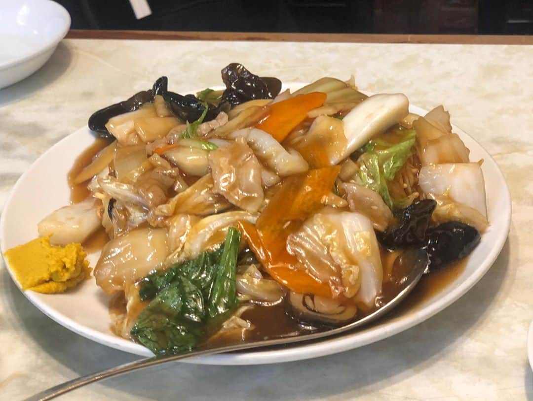 加藤紀子さんのインスタグラム写真 - (加藤紀子Instagram)「蒸し鶏のインパクト（ふりかけられた胡椒の量！）✨ あんかけ焼きそば以外もどれもハンパない美味しさに今日もまたほっこりにんまり🥰  #水新菜館」10月29日 18時56分 - katonoriko