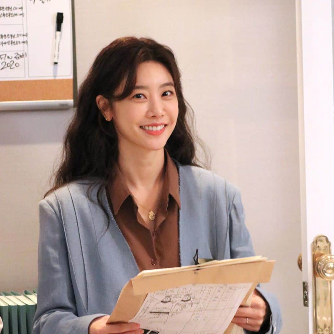 ソジン のインスタグラム：「수요일도 목요일도  9시 20분 MBC 나를 사랑한 스파이. 오늘도 본방사수 해줄거죠?⏰ 1분도 늦지 말라규우👻」