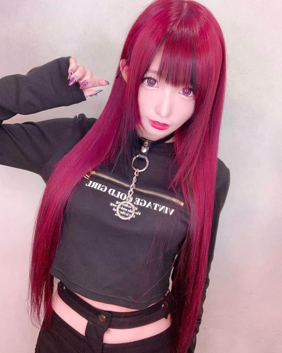 椎名ひかり（ひかりん）さんのインスタグラム写真 - (椎名ひかり（ひかりん）Instagram)「😈  #Lapis #Candysyrup #Lewin #椎名ひかり　#ぴかりん　#ぴ様　#椎名ぴかりん　#派手髪　#赤髪　#スーパーロング　#エクステ　#スーパーロングエクステ　#スーパーロングヘア　#魔界　#スカルプネイル」10月29日 19時02分 - pikarin_shiina