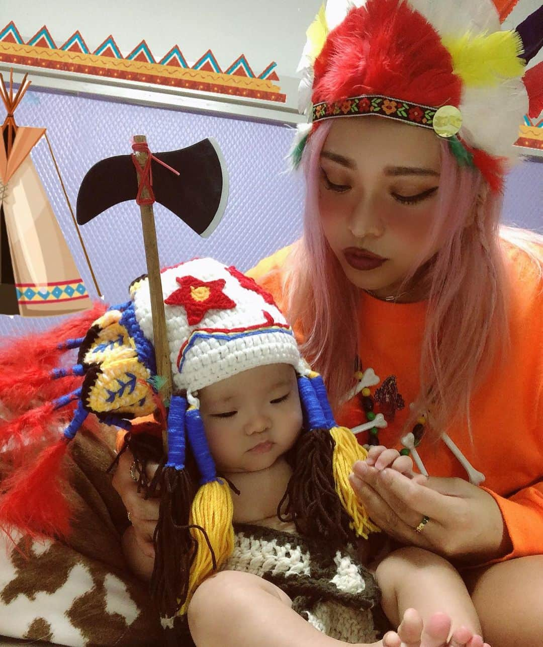 miniさんのインスタグラム写真 - (miniInstagram)「hApPY HaLLowEEN🏜 #mini_trickortreat #happyhalloween #halloween #baby #babyhalloween #nativeamerican #ベビー #生後4ヵ月 #ベビーハロウィン #親子リンクコーデ #親子ハロウィン #インディアン #タイガーリリー #ベビーインディアン #おうちでハロウィン」10月29日 19時03分 - mini.stagram