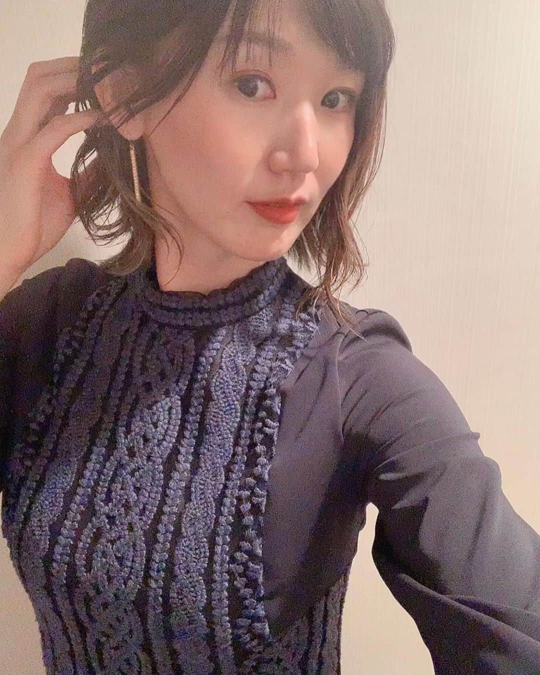 栗原恵さんのインスタグラム写真 - (栗原恵Instagram)「🌰 スタジオ衣装はワンピースがナウシカみたいで (伝わるかな…🙄) 可愛かったー😍👗 ・ ・ onepiece @aoiwanaka.official ・ pants @femment_official ・ pierce @abiste_official ・ shoes @yemart_modelsize ・ ・ stylist @y_t.k.h.s ・ ・ #LDHSPORTS #指先ぴーん」10月29日 19時03分 - megumi_kurihara_official