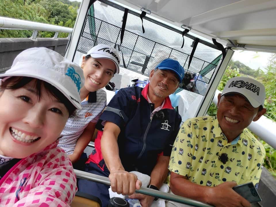 スタイヤーノ梨々菜さんのインスタグラム写真 - (スタイヤーノ梨々菜Instagram)「. 11月の　真弓&勝成のExpert Golf　に出演させていただきます！ 📺サンテレビ毎週木曜日23:00〜23:30 すごく勉強になり、楽しかったです😆  収録日は台風が通り過ぎたあとで、悪天候な中、スタッフの皆様は大変なご苦労だったと思います！ 無事に収録できてよかったです😆  是非ご覧ください🌟  #fila #filagolf #zerofit #mysole #アキラプロダクツ #アークよかわゴルフ倶楽部　#expertgolf」10月29日 19時04分 - ririna9911