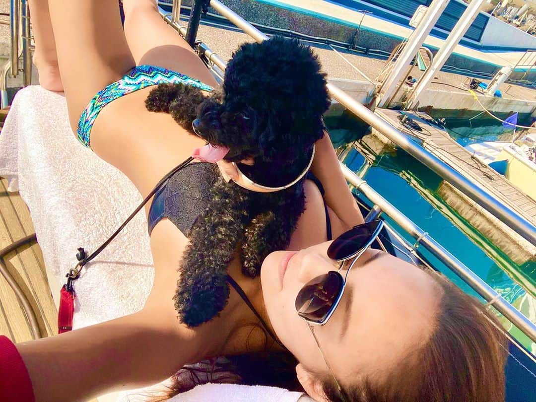 SAORIのインスタグラム：「このわんわん🐶 元気いっぱいで人懐こくて ほんとに可愛かった❤️ みんなは猫派😺？犬派🐶？ 我が家の猫ちゃんアカウント @soragram35  良かったらフォローしてね♡ My cute kitty😍follow plz😻 #saotraveltheworld  #さおりのケツスタグラム  ✾ #東京 #tokyo #港区 #高身長女子 #model #モデル #influencer #インフルエンサー #instagramer #インスタグラマー #ambassador #アンバサダー #フリーモデル #ポートレートモデル #カメラマンさんと繋がりたい #ポトレ #ポトレのセカイ #ビジョラダ #美女jp #ビジョフォ #ビジョナビ」