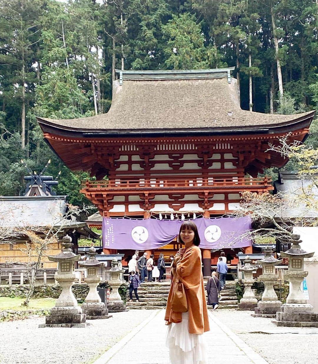 青山有紀さんのインスタグラム写真 - (青山有紀Instagram)「和歌山の丹生都比売神社。 1700年以上前に創建された古社、紀伊國一之宮。神道と仏教が共存する聖地で、高野を保護する女神の社と言われているそうです。 10年ほど前に偶然辿り着き、今回もたまたま近くを通ってまた来れました✨」10月29日 19時07分 - yukiaoya