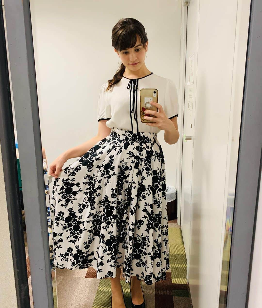 エリザベス・ハードキャッスルさんのインスタグラム写真 - (エリザベス・ハードキャッスルInstagram)「news every.衣装👗 . 8月10日(月) 白黒のモノトーンですが、華やかな組み合わせですよね🐼🤍 トップス @galanos_official  スカート @randa_pic  アクセサリー　@starjewelry_press  . 8月11日(火) トップスもスカートもとても形が綺麗なんです🌟ベージュ✖︎ネイビーの組み合わせも好きでした😊 トップス　@galanos_official  スカート　@msgracy_official  アクセサリー　@starjewelry_press  . 8月12日(水) 珍しいデザインのスカートぎ目を引きますよね！前日と似た色合いですかまた雰囲気が変わる🤔🌟 トップス　@galanos_official  スカート　@msgracy_official  アクセサリー @naturali_jewelry  . . 素敵な衣装をありがとうございました😊 . . #日本テレビ #newsevery. #アナウンサー #キャスター #アナウンサー衣装」10月29日 19時10分 - elizabeth_hc49