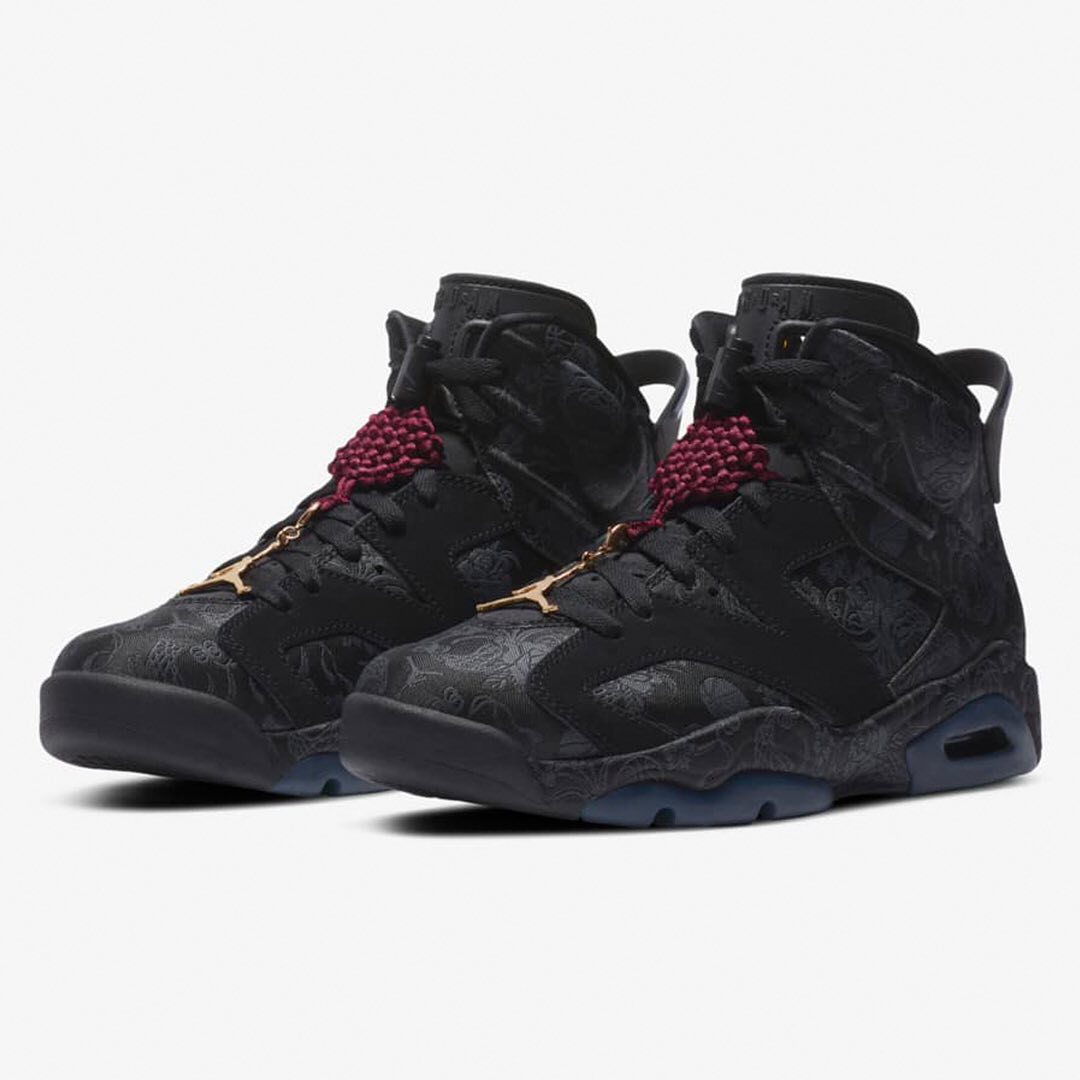 HYPEBEASTさんのインスタグラム写真 - (HYPEBEASTInstagram)「@hypebeastkicks: @jumpman23 is celebrating China’s Singles’ Day holiday with a special Air Jordan 6 release. Built from a delicate jacquard pattern that blends sporty motifs like basketballs and nets with classic roses, the shoe sees additional details in the form of nubuck forefoot overlays, a metallic gold Jumpman charm and a traditional Chinese knot done up in burgundy on the tongue to represent good luck. Look for it to release exclusively on @nike SNKRS China on October 31 for approximately $238 USD.⁠⠀ Photo: Nike」10月29日 19時13分 - hypebeast