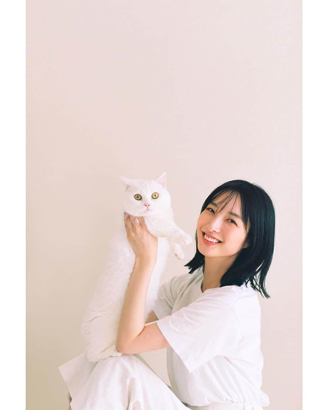 美女美容事情さんのインスタグラム写真 - (美女美容事情Instagram)「《💖猫が好き～💗》⁠ *⁠ リポストを使って、素敵な写真📷✨を投稿されてる方を紹介させて頂く⠀⠀⠀⁠ 【💄美女美容事情💅】のコーナーです✨⁠ *⠀⠀⠀⠀⠀⠀⁠ いいねやコメント、😘して応援してね❤︎🥰🎶⁣⁠ ⁠ The corner to introduce a beautiful women.⁠ Like👍and please give a lot of comments.⁠ Is there a beautiful woman you like?⁠ ⁠ feel free to Follow me!⁠ *⠀⠀⠀⠀⠀⠀⁠ 今回ご紹介させて頂きますのは❤︎⁠ 佐藤さきさん<@sakisato29>の素敵なお写真📸⁠ *⁠ 様々な活動をされてる佐藤さきさん💕⁠ 😘猫を可愛がる姿がませんね😍😍⁠ *⠀⁠ 佐藤さきさんのアカウントには他にも素晴らしい投稿が沢山ありますので是非覗いてみてくださいね💁‍♀️💙⁠ *⠀⁠ 佐藤さきさん<@sakisato29>⁠ ⁠ 素敵な投稿ありがとうございました☺️📸✨⠀⠀⠀⠀⠀⠀⠀⁠ △▼△▼△▼△▼△▼△▼△▼△▼△▼⠀⠀⠀⠀⠀⠀⠀⠀⠀⠀⠀⠀⠀⠀⠀⠀⠀⠀⠀⠀⠀⠀⠀⠀⠀⠀⠀⠀⠀⠀⁠ ❤🧡💛「美女美容事情」💚💙💜⠀⠀⠀⠀⠀⠀⠀⠀⠀⠀⠀⠀⠀⠀⁠ 👇掲載ご希望の方は👇⠀⠀⠀⠀⠀⠀⠀⠀⠀⠀⠀⠀⠀⠀⠀⁠ @b_b_j.jタグ付けと🖤 # ビジョビ⠀🖤タグ付けお願いします✨⁠ △▼△▼△▼△▼△▼△▼△▼△▼△▼⠀⁠ #笑顔#女子#beautiful⠀⠀⠀⠀⠀⠀⁠⠀⁠ #猫#美女⠀⁠ #可爱 #漂亮 ⠀⁠⠀⁠ #섹씨⠀⠀⠀⠀⠀⁠⠀⁠ #미녀」10月29日 19時14分 - b_b_j.j