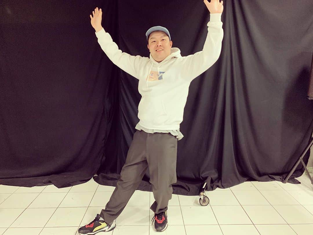 がんばる太郎さんのインスタグラム写真 - (がんばる太郎Instagram)「今日はファッションリーダーのドリフィン高橋さんとお買い物をして、コーディネートしてもらいました！✨ぼくもおしゃれマスターになってきました！✨🍎 就活でファッション関係を受けていたとは思えないくらい最近ファッションを怠けていたので久しぶりに楽しいお買い物でした！ #ドリルフィンフィンズ #金の国 #つばめ花火 #下北沢」10月29日 19時14分 - tarochanpaopao