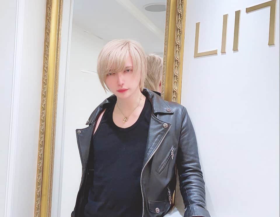 のインスタグラム：「太って悩んでたら友人と先輩が全面協力してくれました。 チート痩せします笑 @llll.beauty.llll @omotesando_skinclinic  #LllLエル　 #インディバ　 #エステ」