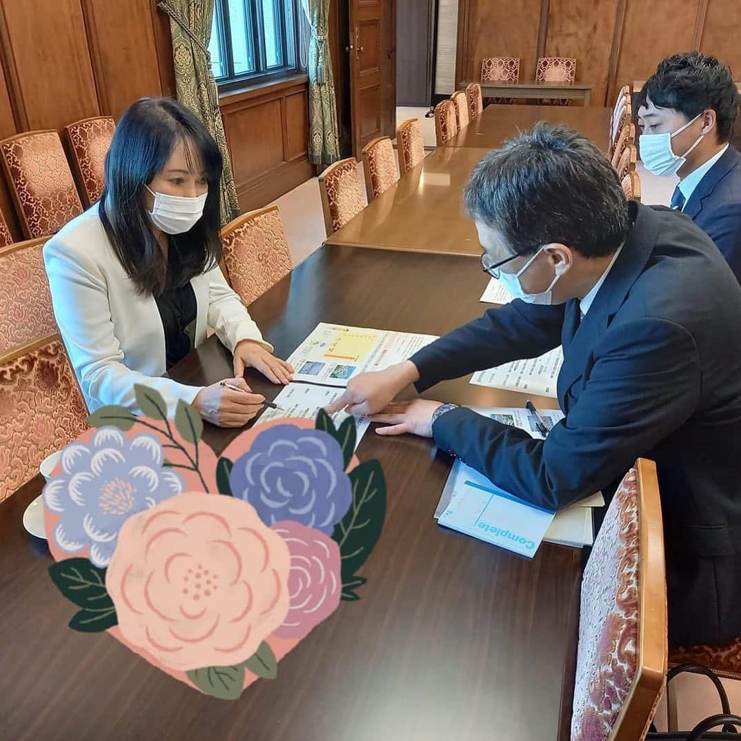 森まさこさんのインスタグラム写真 - (森まさこInstagram)「. 幹事長室において経産省からレク。  #森まさこ #自民党 #副幹事長 #経済産業省」10月29日 19時25分 - mori_masako_