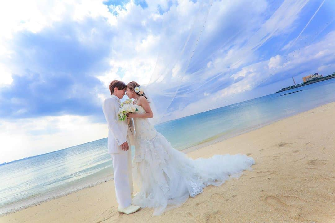 Risaのインスタグラム：「. . . . . okinawa photowedding💍 . . . .  #okinawa #photowedding  #weddingphoto  #フォトウエディング #沖縄 #オキナワログイン」