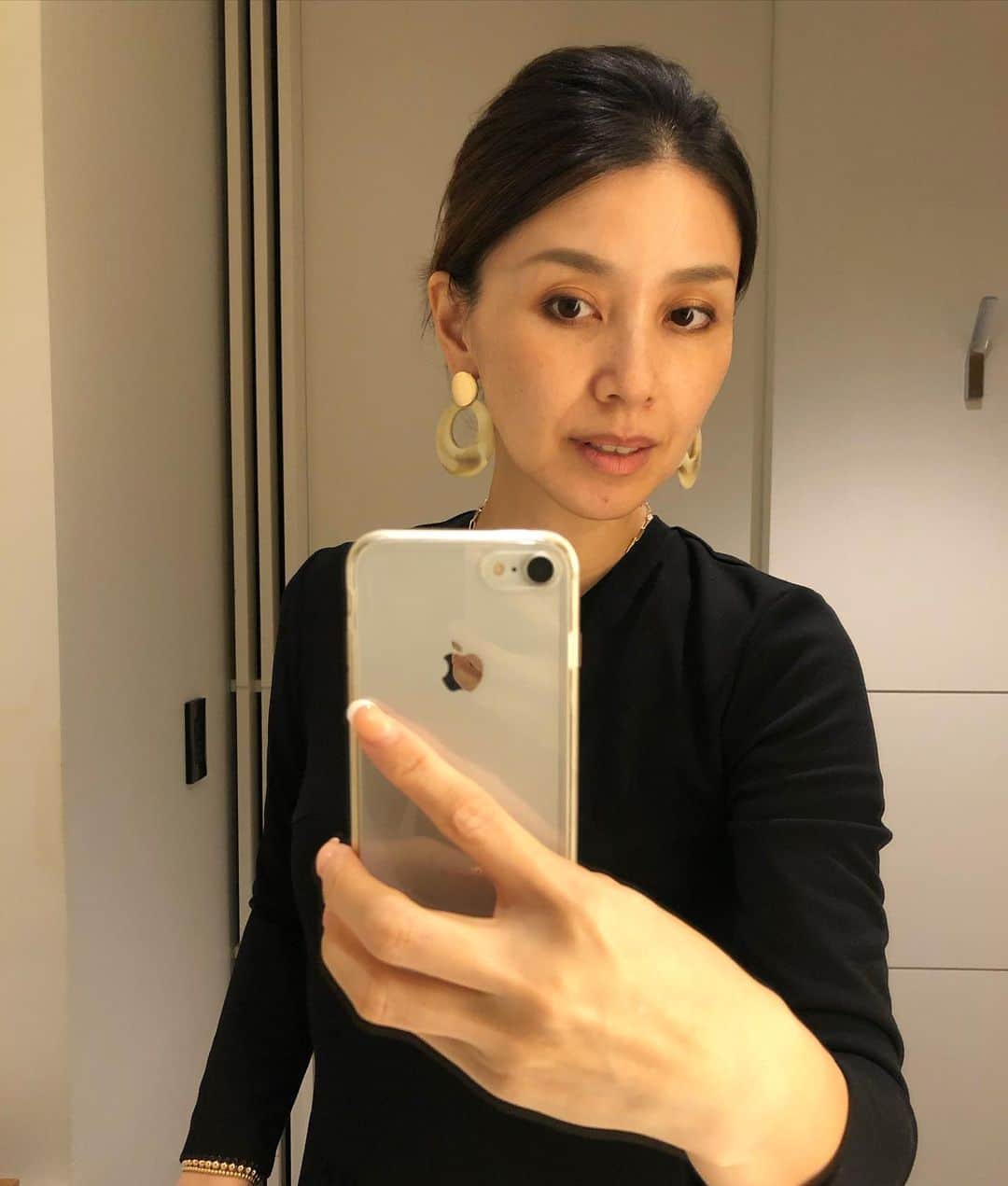 吉原珠央さんのインスタグラム写真 - (吉原珠央Instagram)「旅行にも♫  やっぱり　@puratokyo です😊  カットソーマキシワンピース（BLACk）と、セール中のピアス♡  シワにならなくて軽くてストレッチ素材で動きやすいので、部屋でもずっと着ていたい！  #旅行コーデ  #マキシワンピース  #大きめピアス  #ディナー #伊勢志摩」10月29日 19時35分 - tamaoyoshihara
