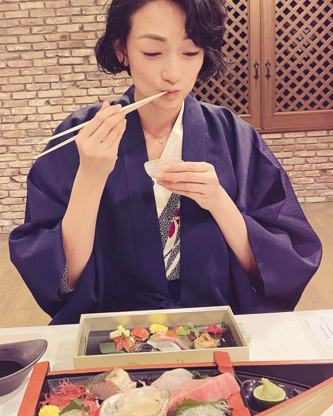 冨永愛さんのインスタグラム写真 - (冨永愛Instagram)「﻿ ﻿ #食いしん坊シリーズ 😆﻿ すっかり晩秋でまもなく冬を迎えるとなると﻿ 温泉に行きたくなるね❤︎﻿ そしてこの時ばかりはお腹いっぱい食べるのだ！﻿ 朝ごはんはもちろん白米おかわりでしょ🍚﻿ ふふふ🤪﻿ ﻿ #温泉lover﻿ ﻿」10月29日 19時29分 - ai_tominaga_official