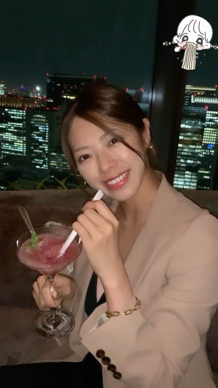 わちみなみのインスタグラム：「サングリア久しぶりに飲んだ🐙🍷ぎこちない動画😅😅😅  #東京カレンダー　シリーズ目指したけど🥺 #わちみなみ #笑いすぎ　#サングリア」